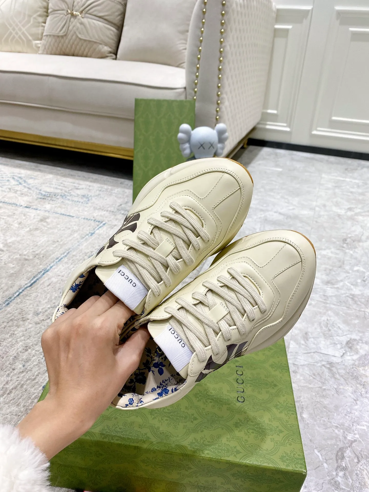 👟👟Ex-factory price P480👟👟 GUCCI Gucci dad shoes. The original disassembly took more than 3 months to develop 1:1. The version has been upgraded again, chips, packaging, imported cowhide, and all made with computerized cars. Couple 👫 style 🔜Versatile in all seasons 🔜 Fashion 🔜 Personality 🔜 Differentiation 🔵 More than 20 layouts in the whole series, welcome to inquire for pictures Outsole: the latest original developed TPU vacuum. Upper: imported cowhide🐮. Inner lining: original A-grade mixed sheepskin🐏. Foot pads: original A-grade mixed sheepskin. 💯Full set of packaging. Medium and low straps with LOGO.
